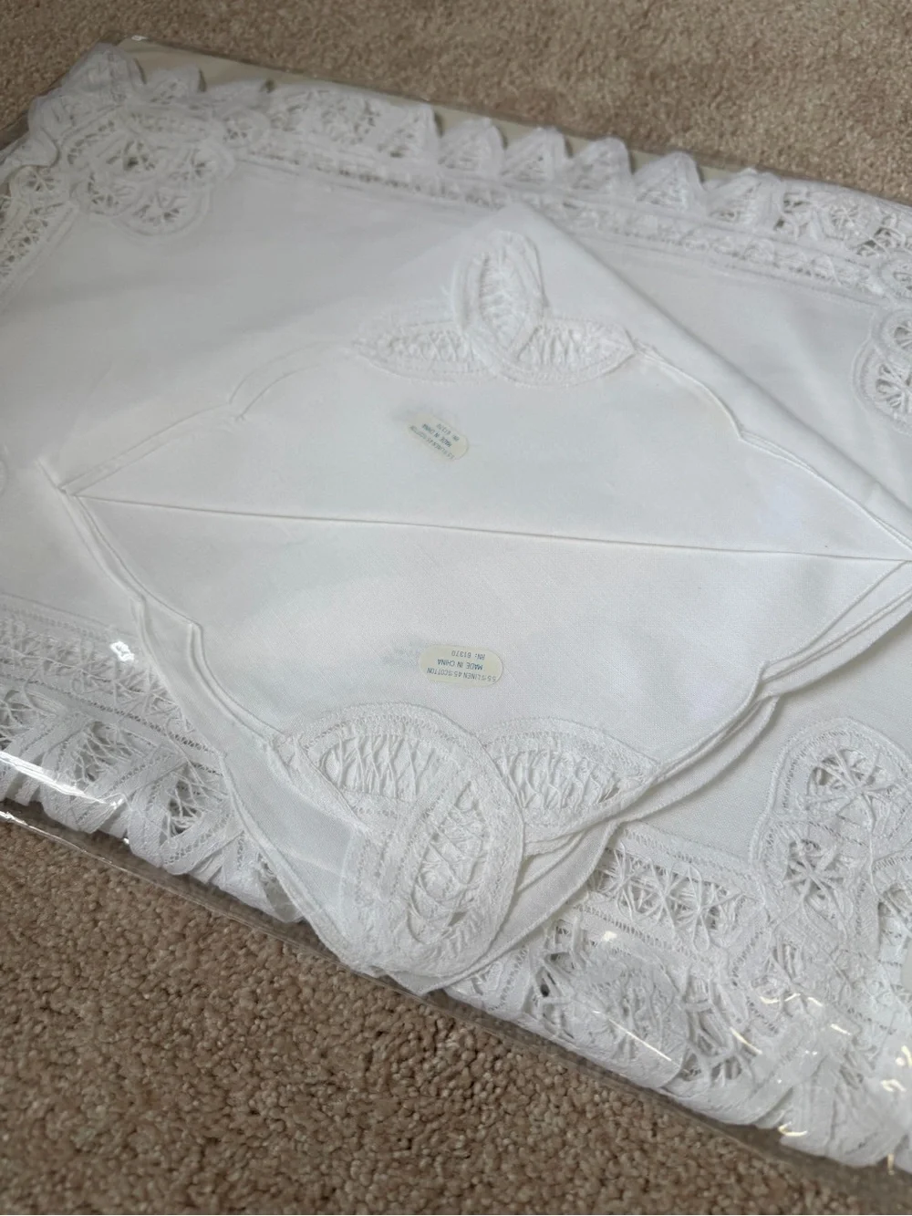 Lace Placemat and Napkin Set of 4 NIB eyelet lace placemat